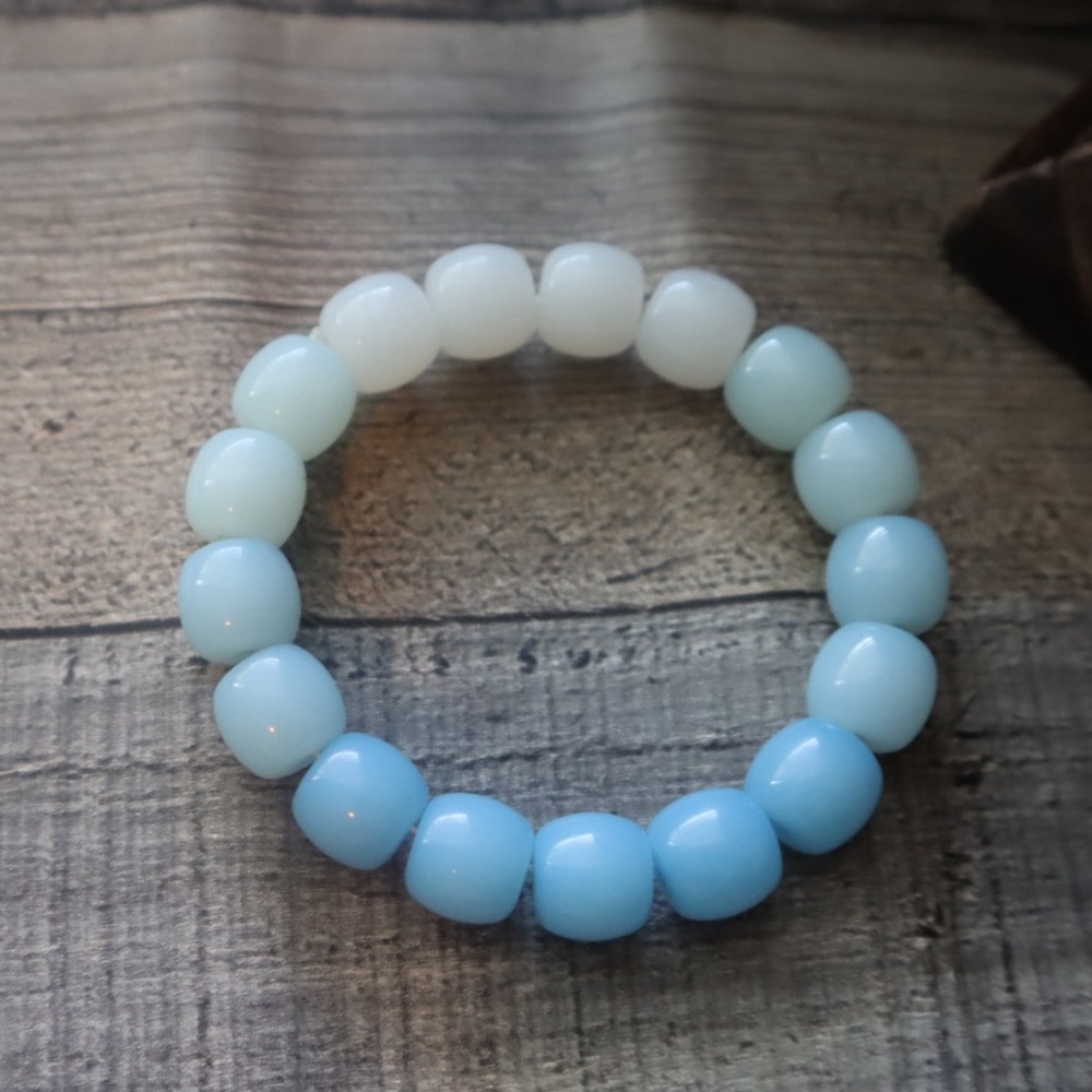 Gradient Blue Bohdi Bead Bracelet